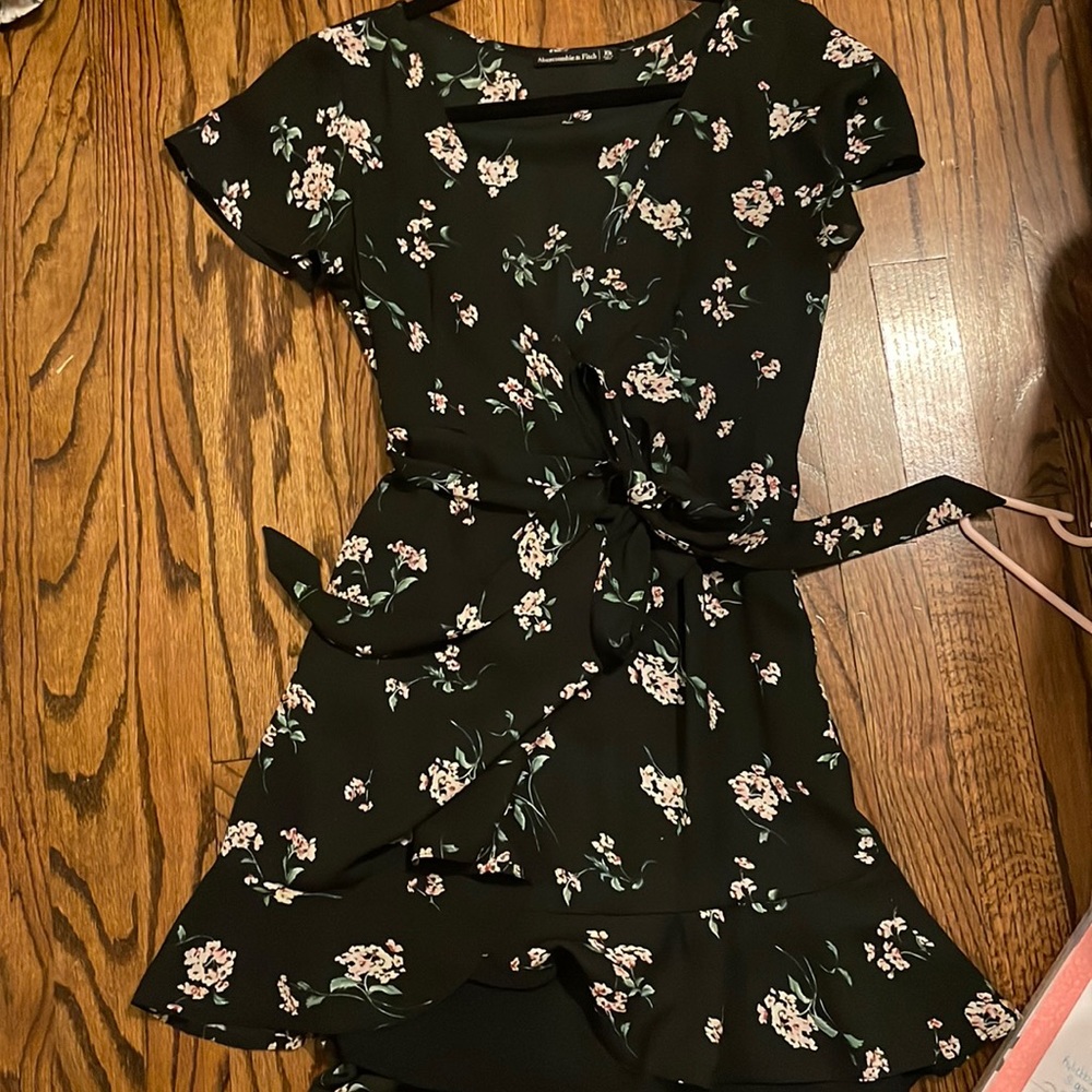 abercrombie tie adjustable dress!!